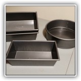 K10. 5-Piece Calphalon bakeware