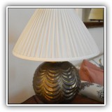 D08. Round metal table lamp. 24"h - 