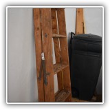 L10. 6' Wood ladder