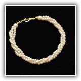 J63. Faux pearl bracelet