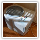 Z12. Duracraft evaporative humidifier. - $60
